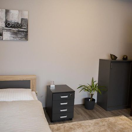 Appartement Kikelet Apartman à Szombathely Extérieur photo